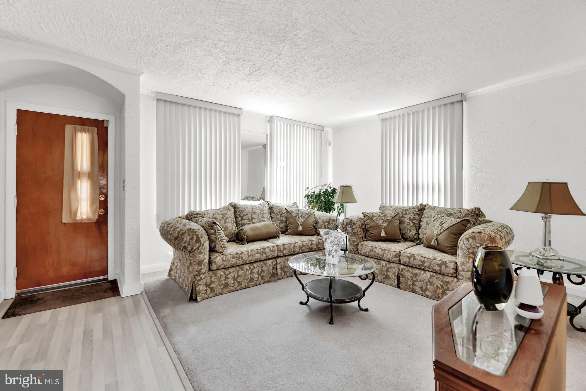 3912 Bareva Road Baltimore, MD 21215 - Photo 6 of 29 Living Room