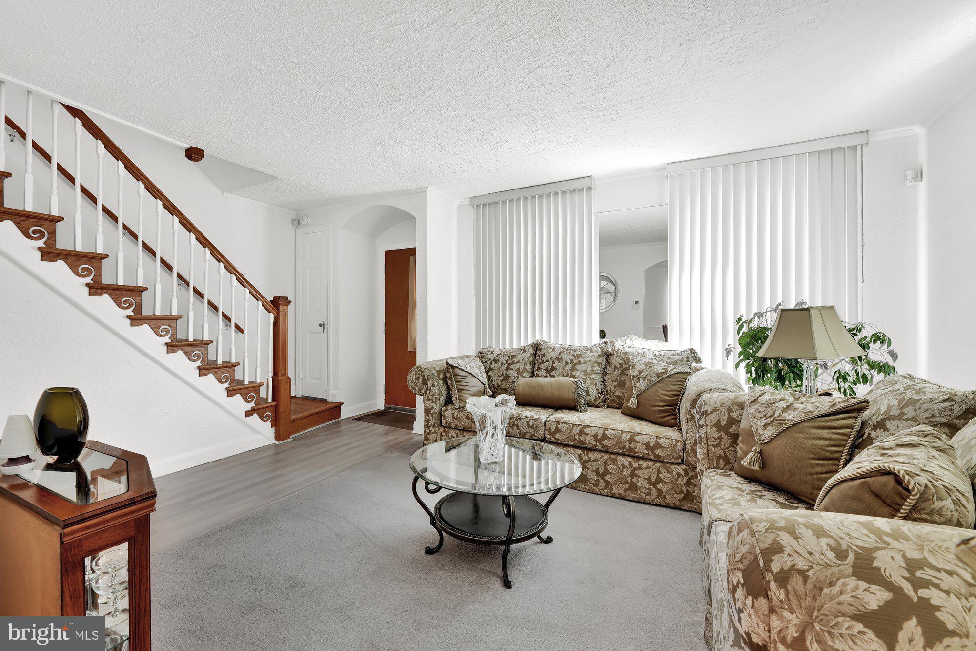 3912 Bareva Road Baltimore, MD 21215 - Photo 7 of 29 Living Room