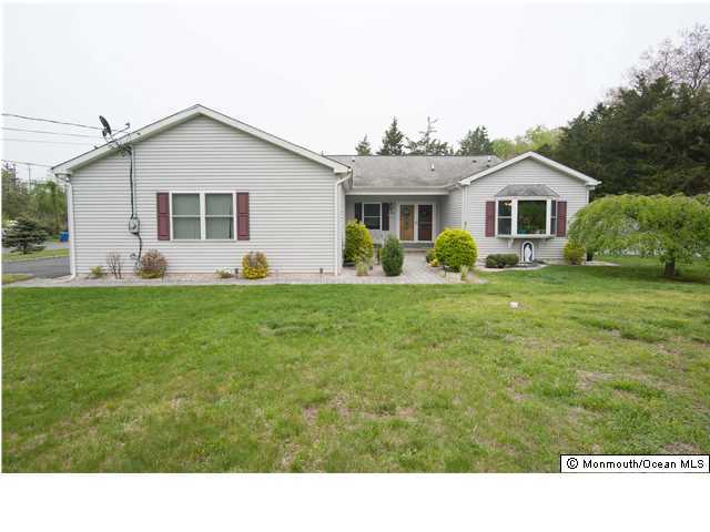 641 Hulses Corner Road Howell, NJ 07731 - Photo 2 of 21 a backyard of a house with table and chairs
