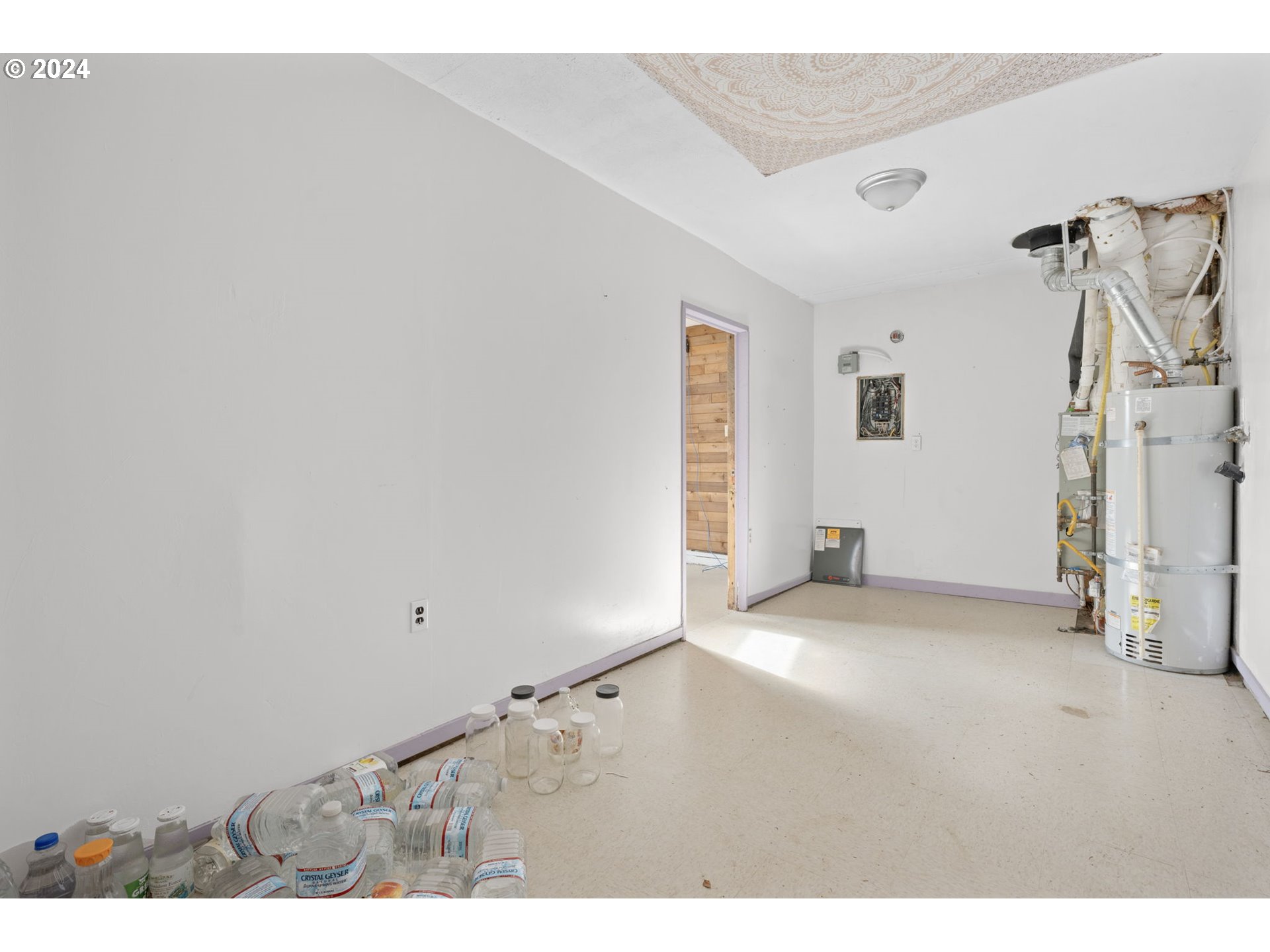 8707 Southeast Cottrell Road Boring, OR 97009 - Photo 17 of 44 an empty room with windows