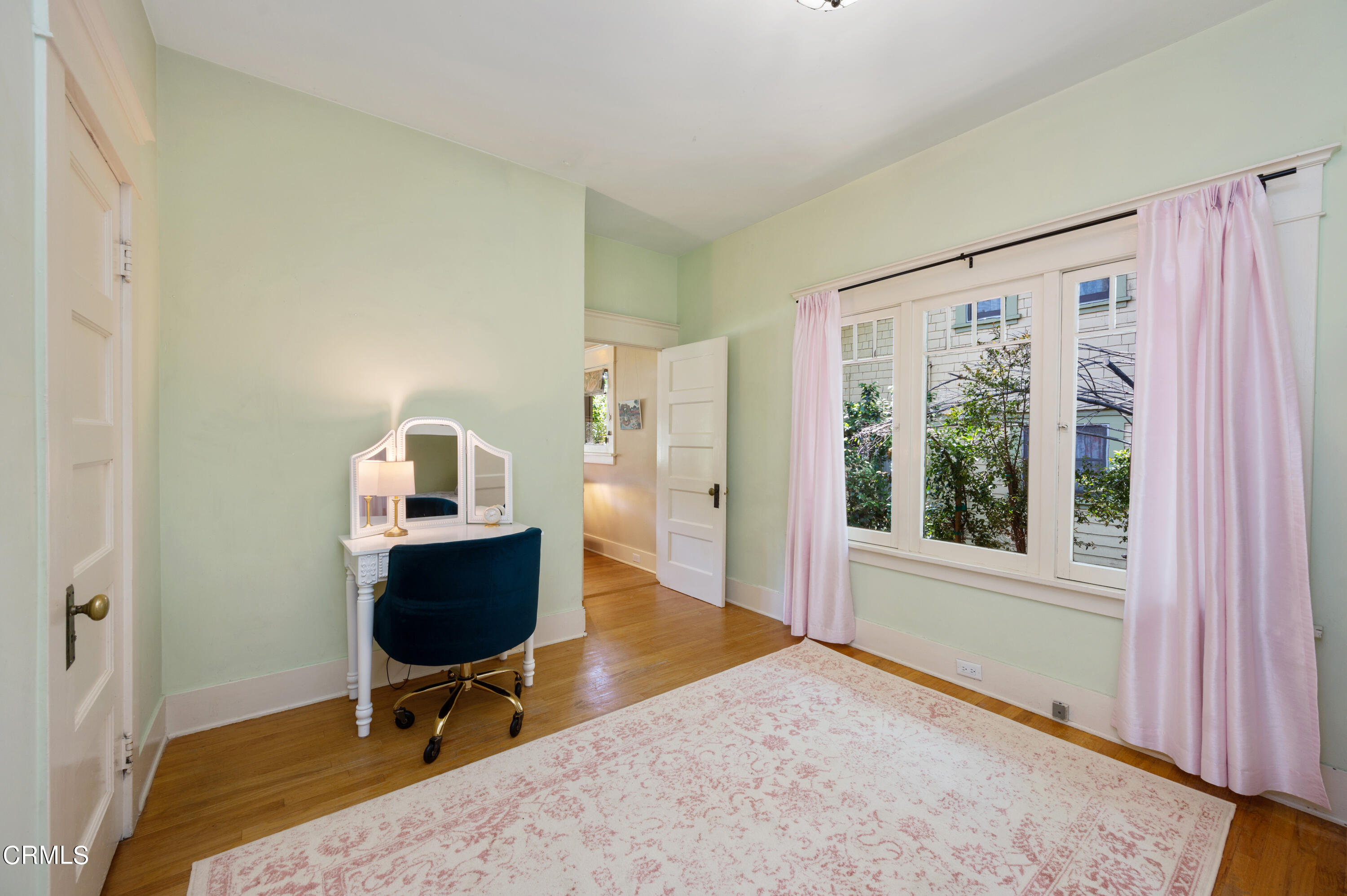 1265 North Wilson Avenue Pasadena, CA 91104 - Photo 24 of 48 a workspace with furniture and window