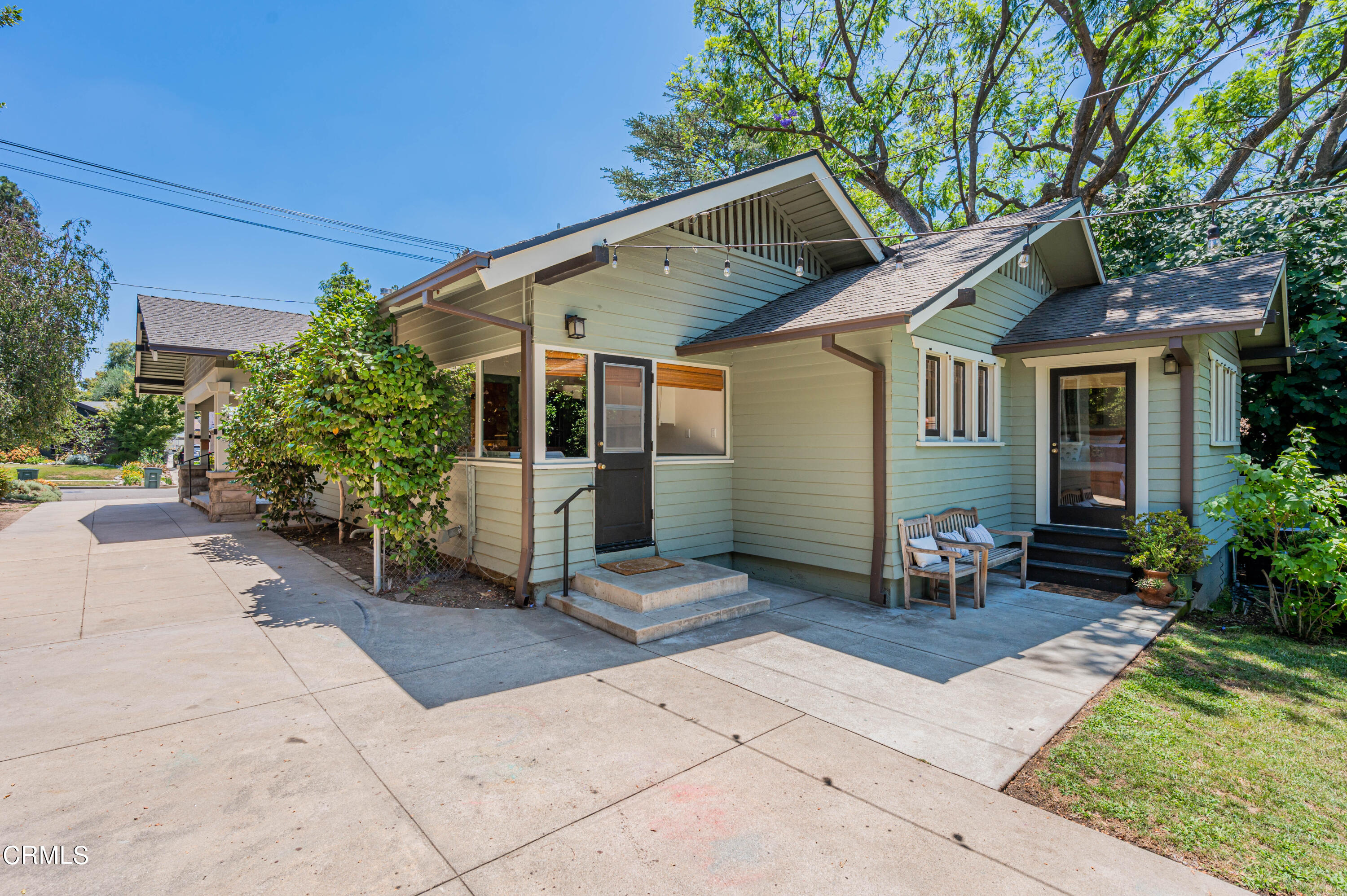 1265 North Wilson Avenue Pasadena, CA 91104 - Photo 25 of 48 a front view of a house with garden