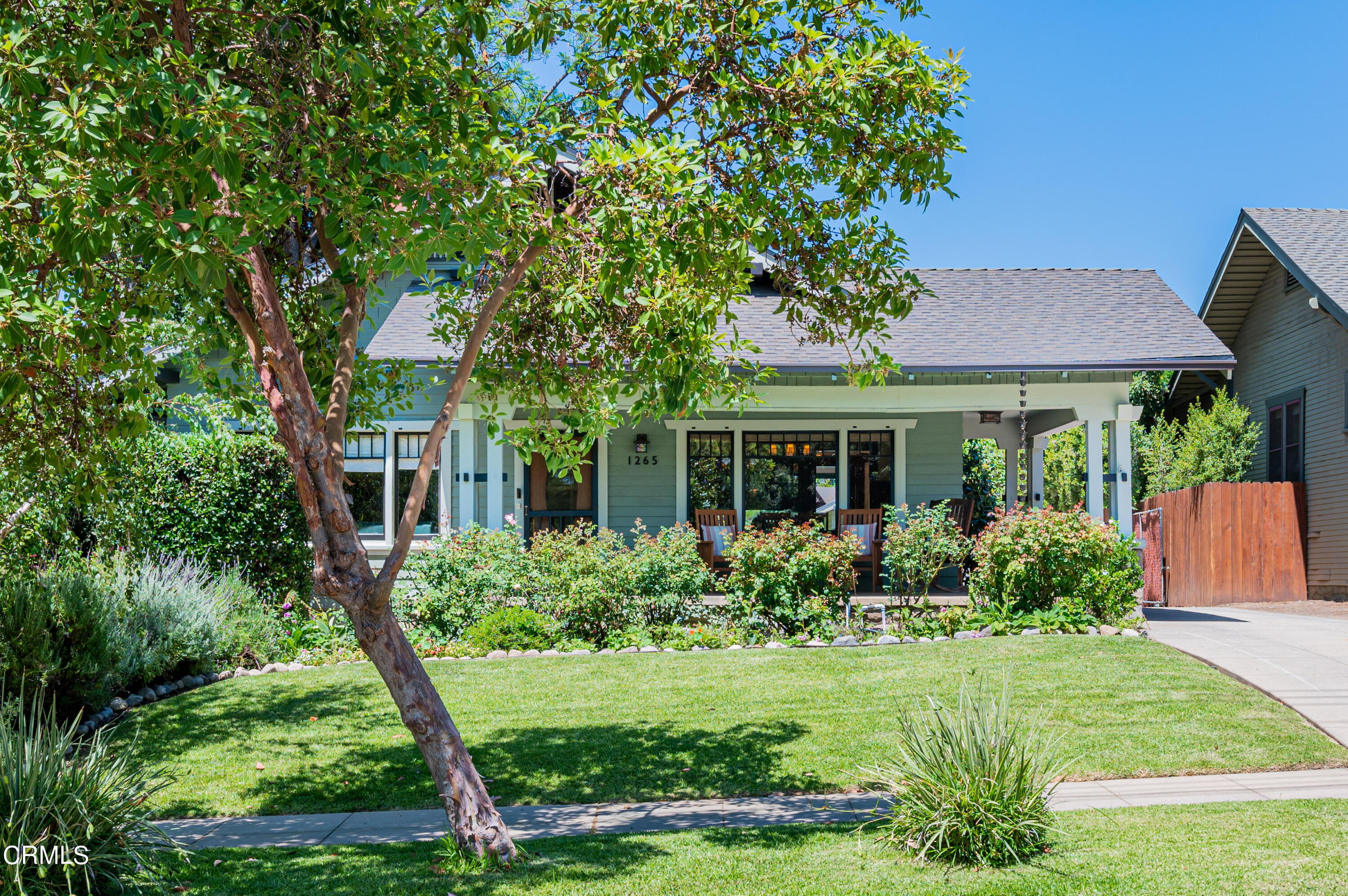 1265 North Wilson Avenue Pasadena, CA 91104 - Photo 38 of 48 a front view of a house with a yard