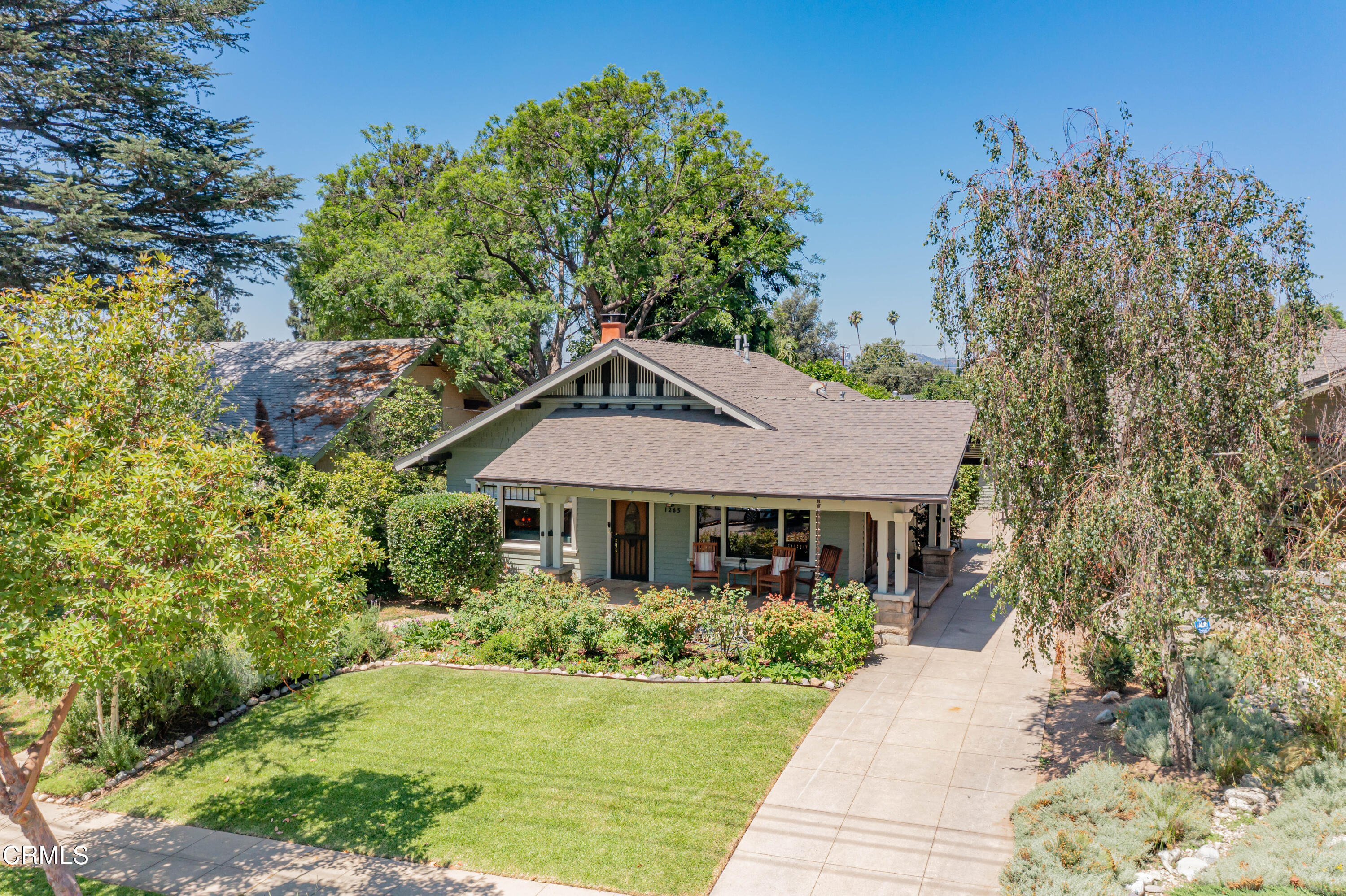 1265 North Wilson Avenue Pasadena, CA 91104 - Photo 40 of 48 a front view of a house with a yard