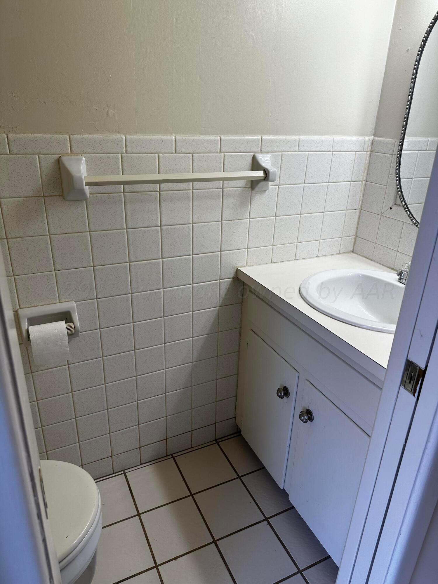 3219 Villa Place Amarillo, TX 79109 - Photo 5 of 13 a bathroom with a sink and toilet