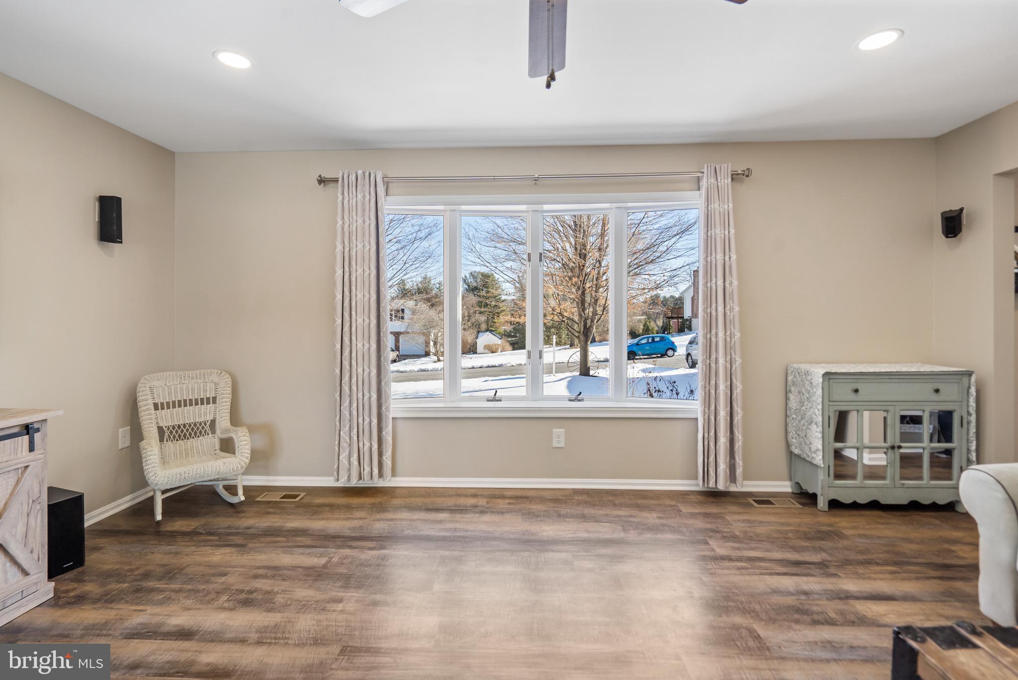 6646 Wind Ridge Road Mount Airy, MD 21771 - Photo 7 of 58 Sunny and Warm Living Room