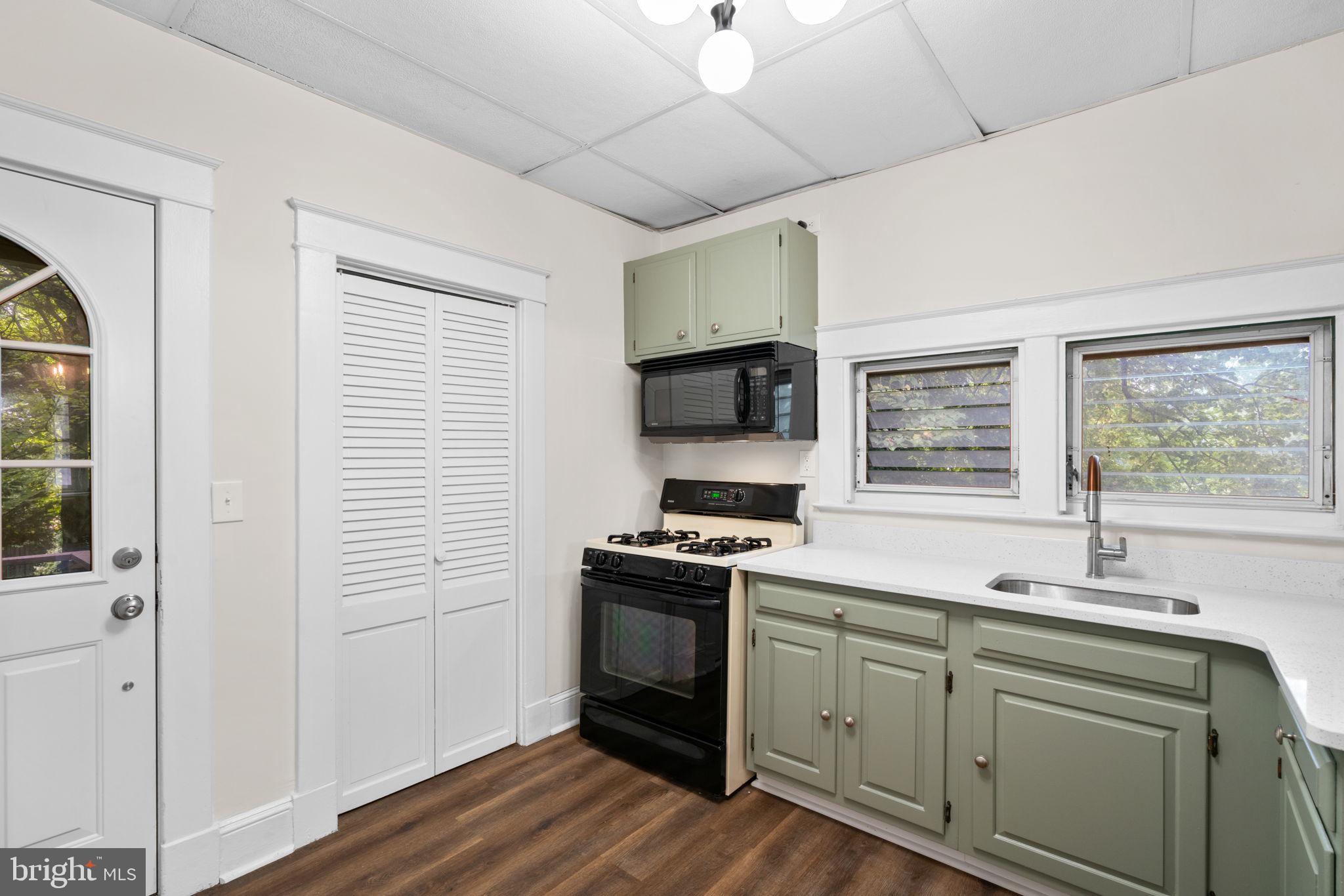 73 Cedar Avenue Towson, MD 21286 - Photo 14 of 30 Kitchen