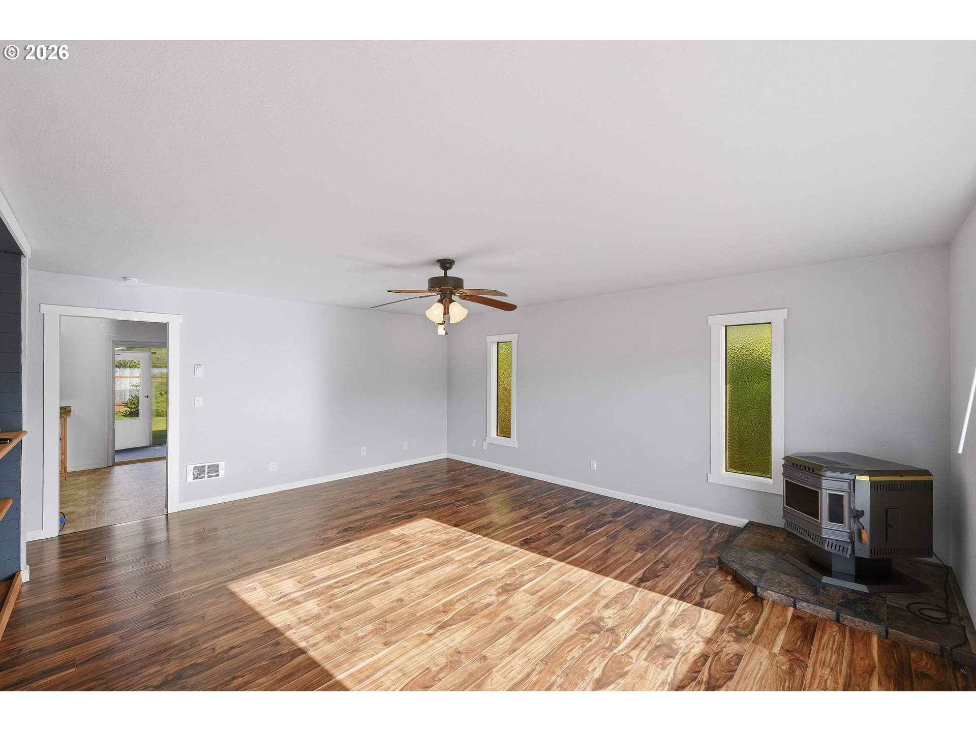 1707 Hayes Street North Bend, OR 97459 - Photo 4 of 42