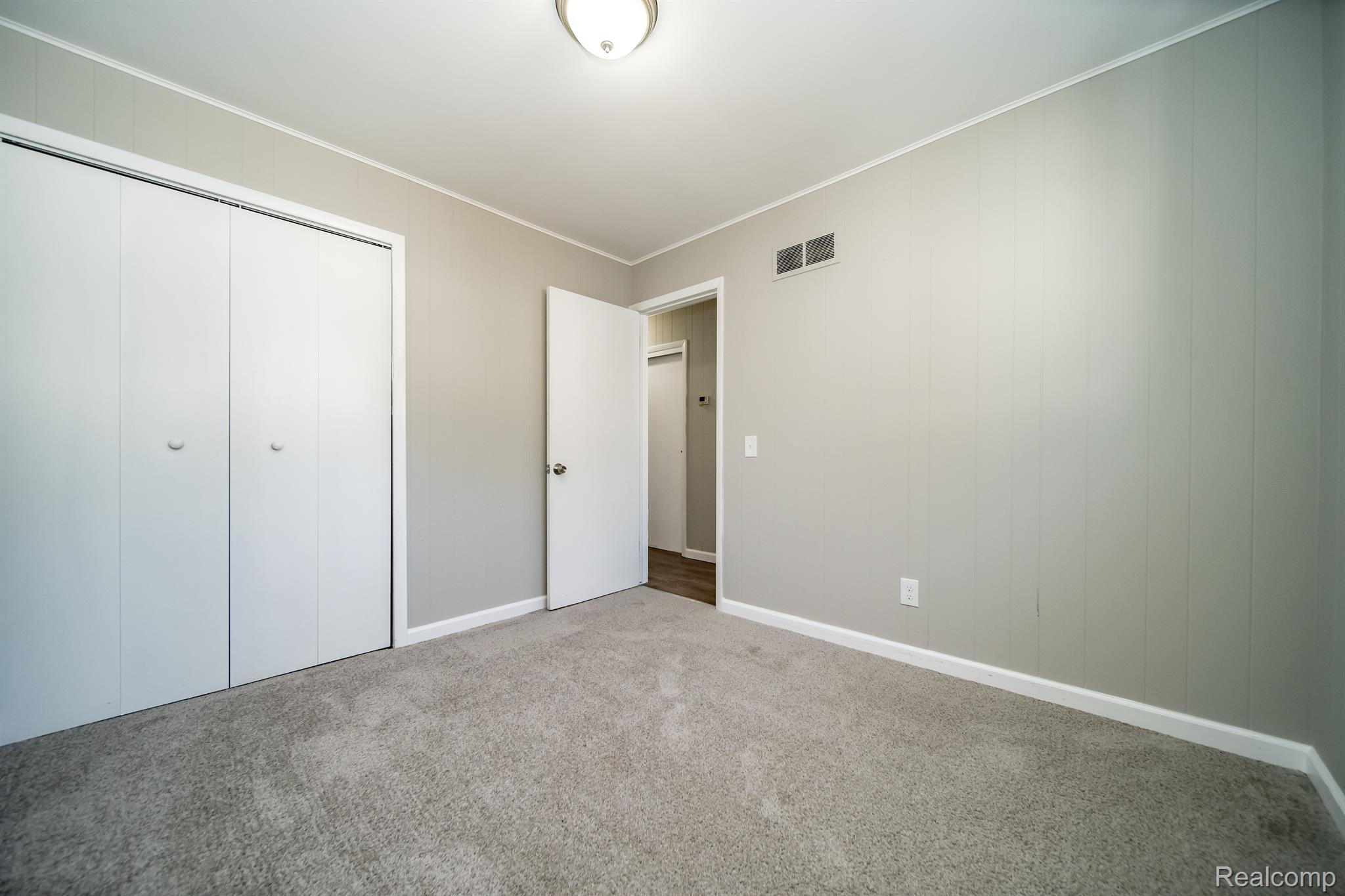 8233 Stephens Road Center Line, MI 48015 - Photo 42 of 48 Gallery Image 42