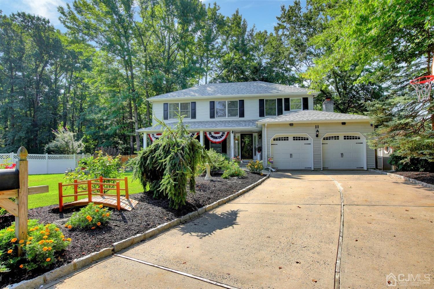 11 Walnut Court Old Bridge, NJ 07747 - Photo 3 of 32 a view of a house with a garden