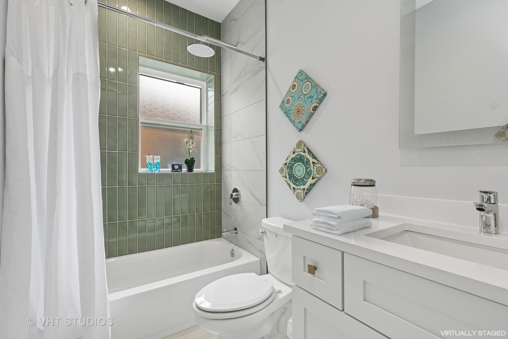 847 West Ainslie Street, Unit 3E Chicago, IL 60640 - Photo 16 of 19 a bathroom with a granite countertop sink a toilet and bathtub