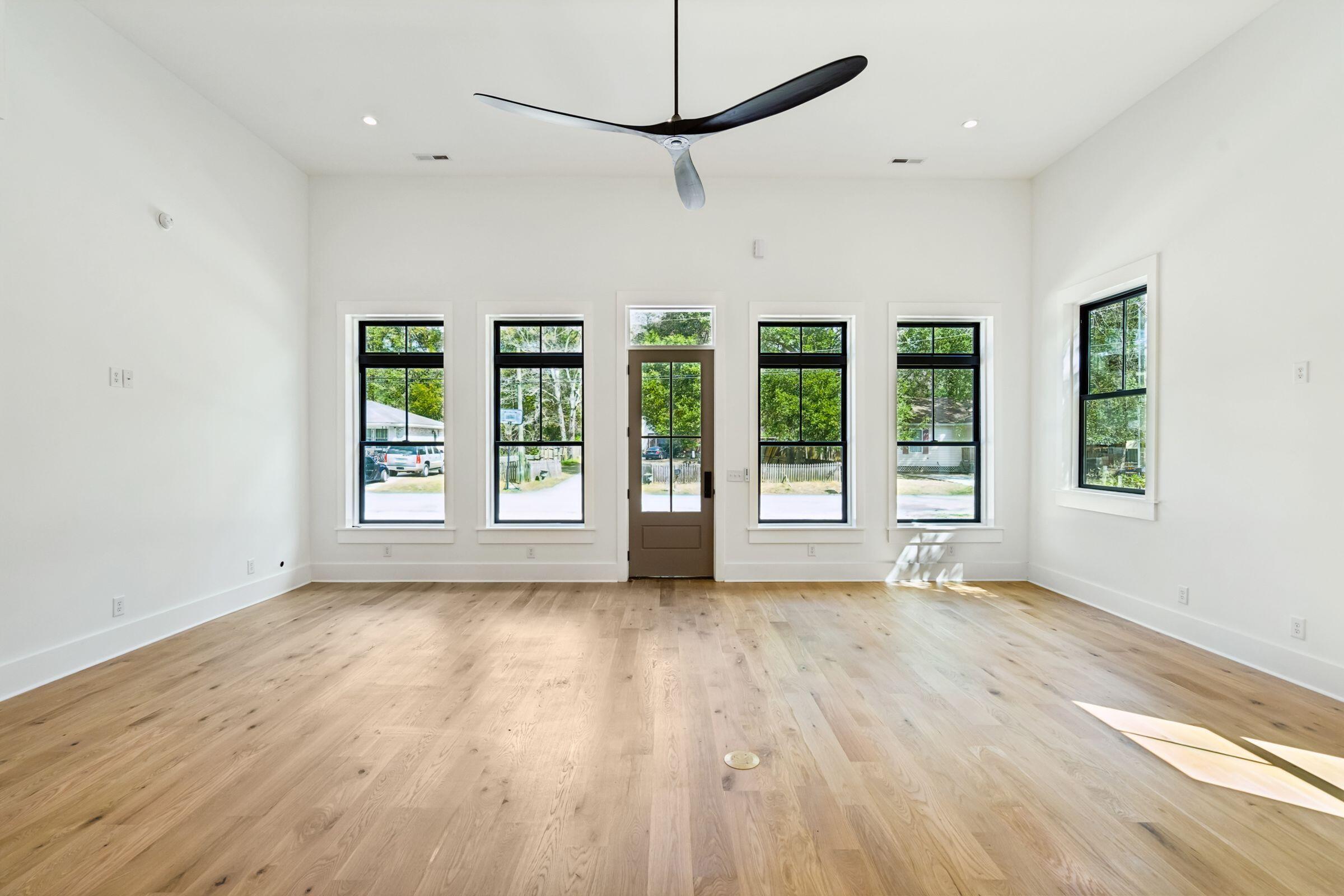 733 Spark Street Mount Pleasant, SC 29464 - Photo 7 of 46 733SparkSt-KeenEyeMarketing-009