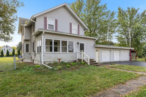 a view of a house with a yard