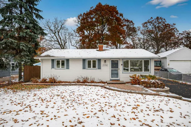 $293,000 | 17954 West Big Oaks Road, Grayslake, IL 60030