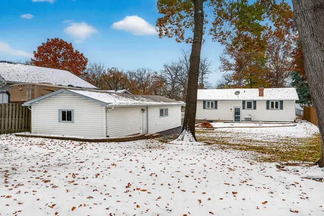 $293,000 | 17954 West Big Oaks Road, Grayslake, IL 60030