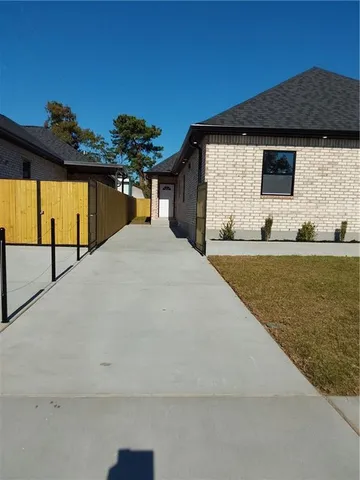 $2,000 | 409 East Prosper Street, Chalmette, LA 70043