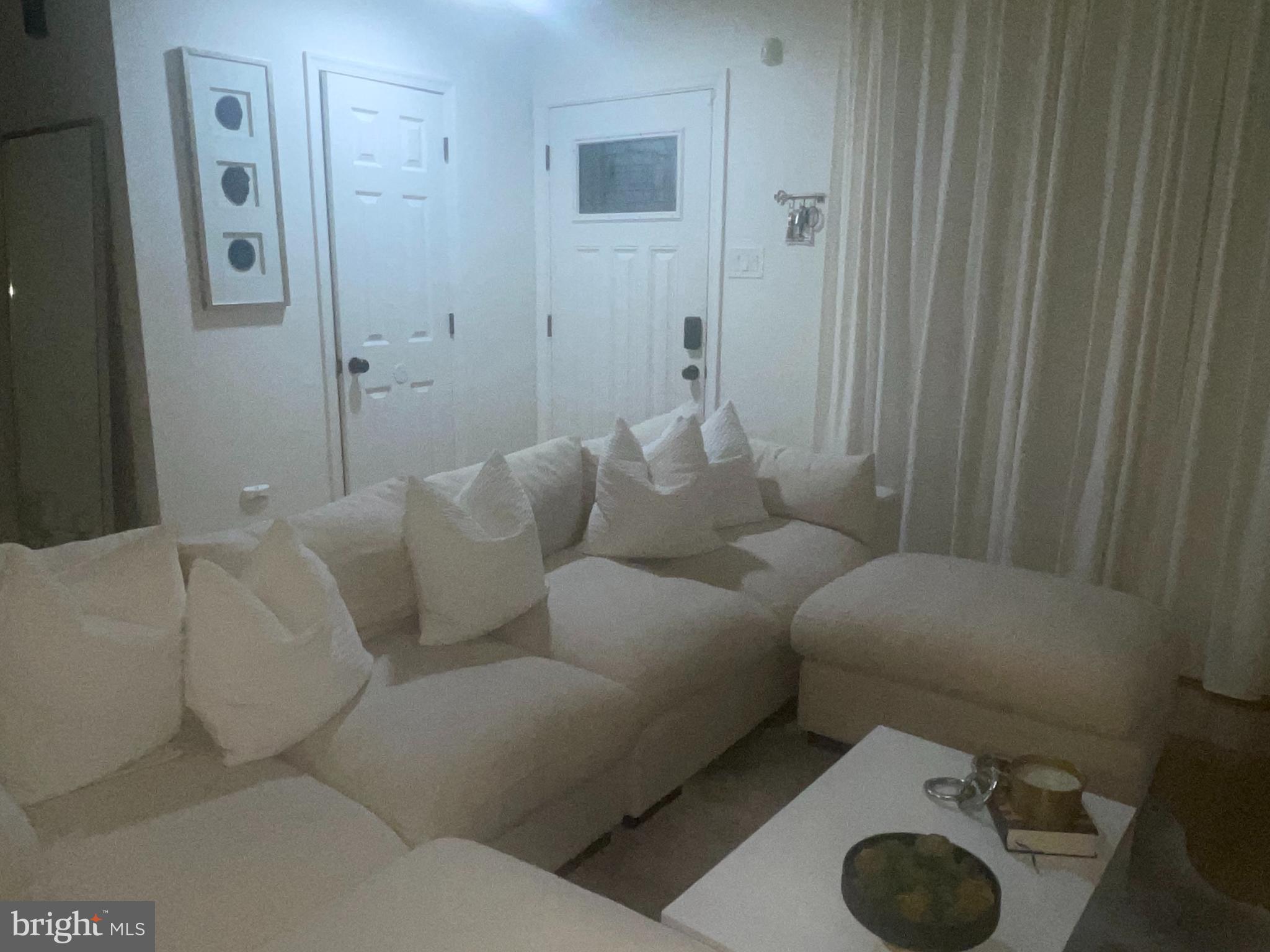 24 Wilcox Court Silver Spring, MD 20906 - Photo 3 of 35 Living room