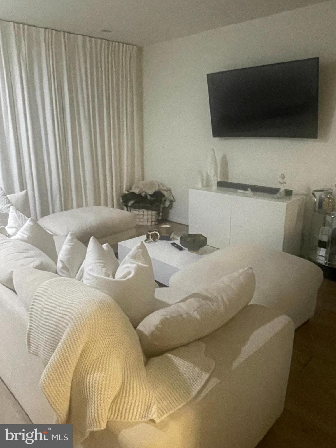 24 Wilcox Court Silver Spring, MD 20906 - Photo 4 of 35 Living room