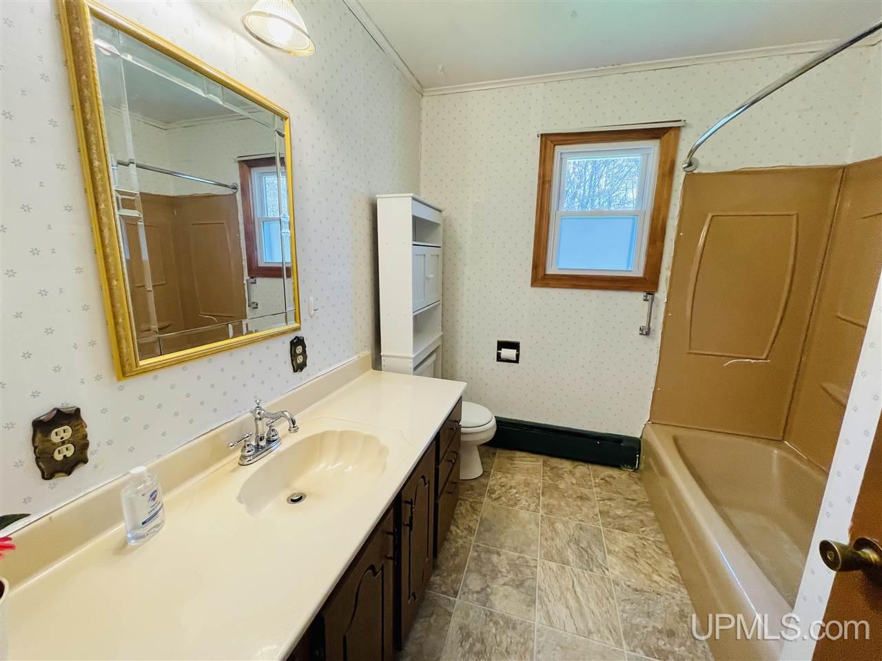4749 17th Road Escanaba, MI 49829 - Photo 10 of 20