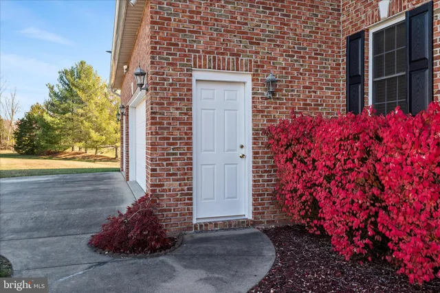 a view of a livingroom with furniture