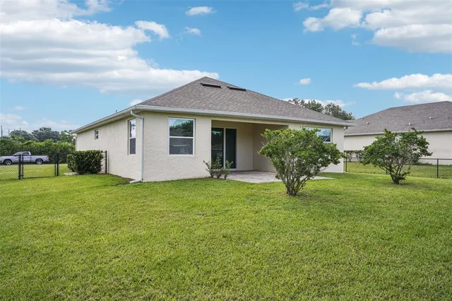a view of a house with backyard and garden