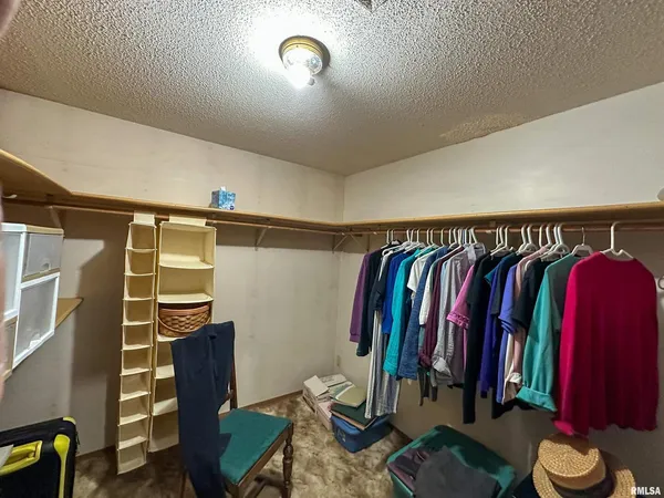 $178,000 | 14930 County Road 1600 East, Teutopolis, IL 62467