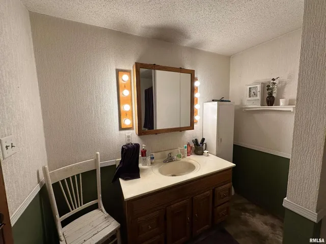 $185,000 | 14930 County Road 1600 East, Teutopolis, IL 62467