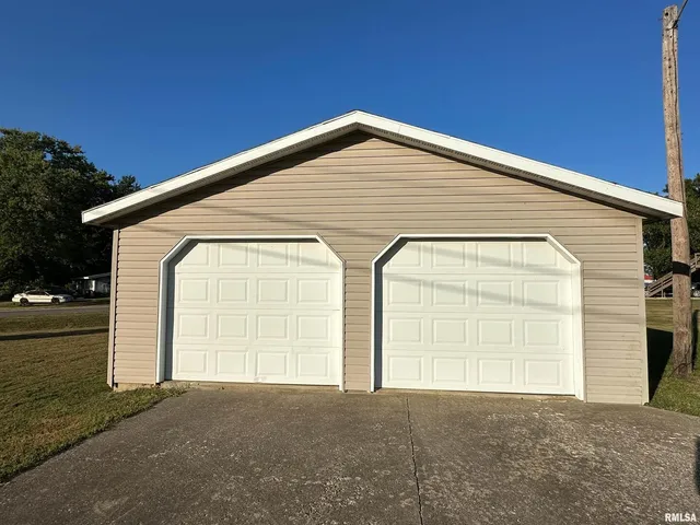 $185,000 | 14930 County Road 1600 East, Teutopolis, IL 62467