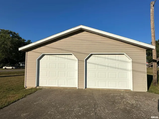 $178,000 | 14930 County Road 1600 East, Teutopolis, IL 62467