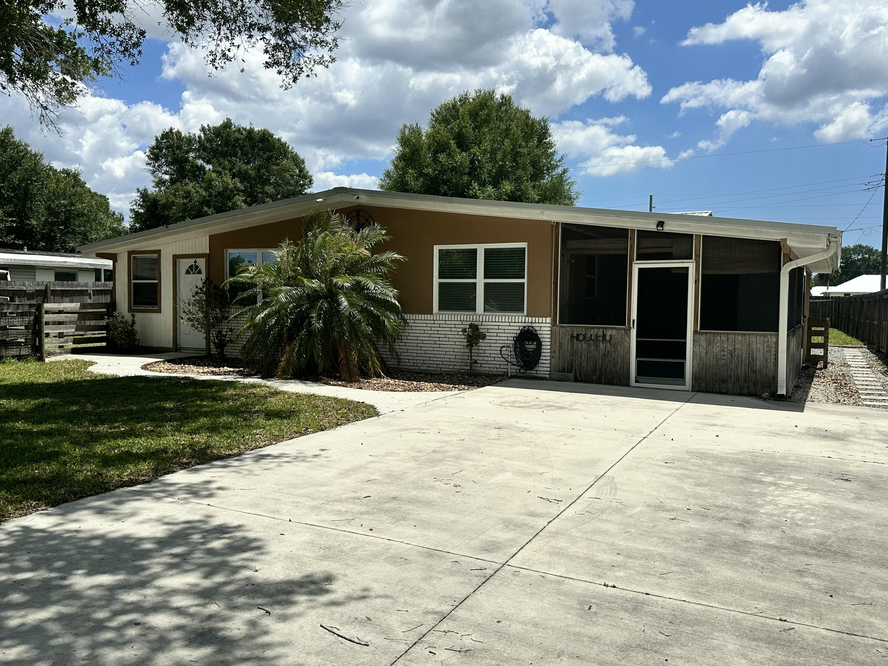 1005 Northwest 5th Street Okeechobee, FL 34972 - Photo 2 of 19 IMG_8405 2