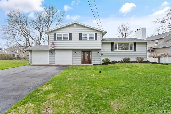 $299,900 | 8277 Exeter Drive, Lysander, NY 13027