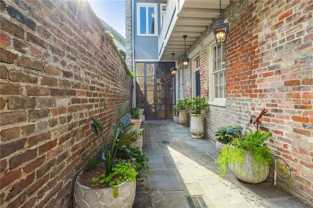 $4,600 | 1132 Tchoupitoulas Street, New Orleans, LA 70130