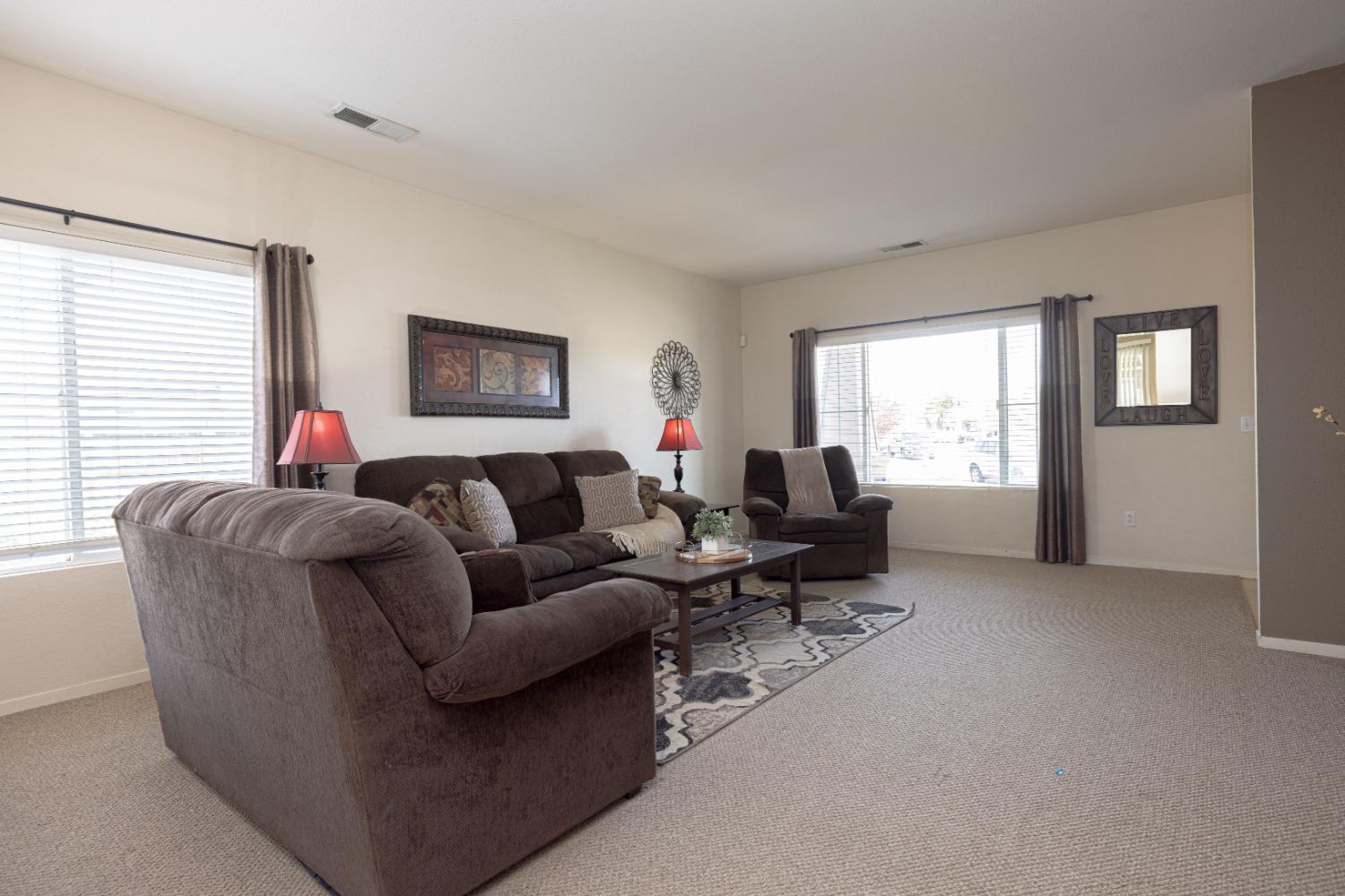 2139 West Rio Hondo Way Hanford, CA 93230 - Photo 7 of 20 Gallery Image 7