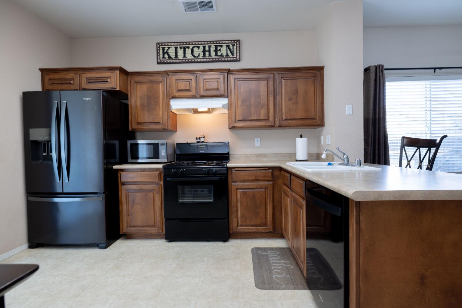 2139 West Rio Hondo Way Hanford, CA 93230 - Photo 9 of 20 Gallery Image 9