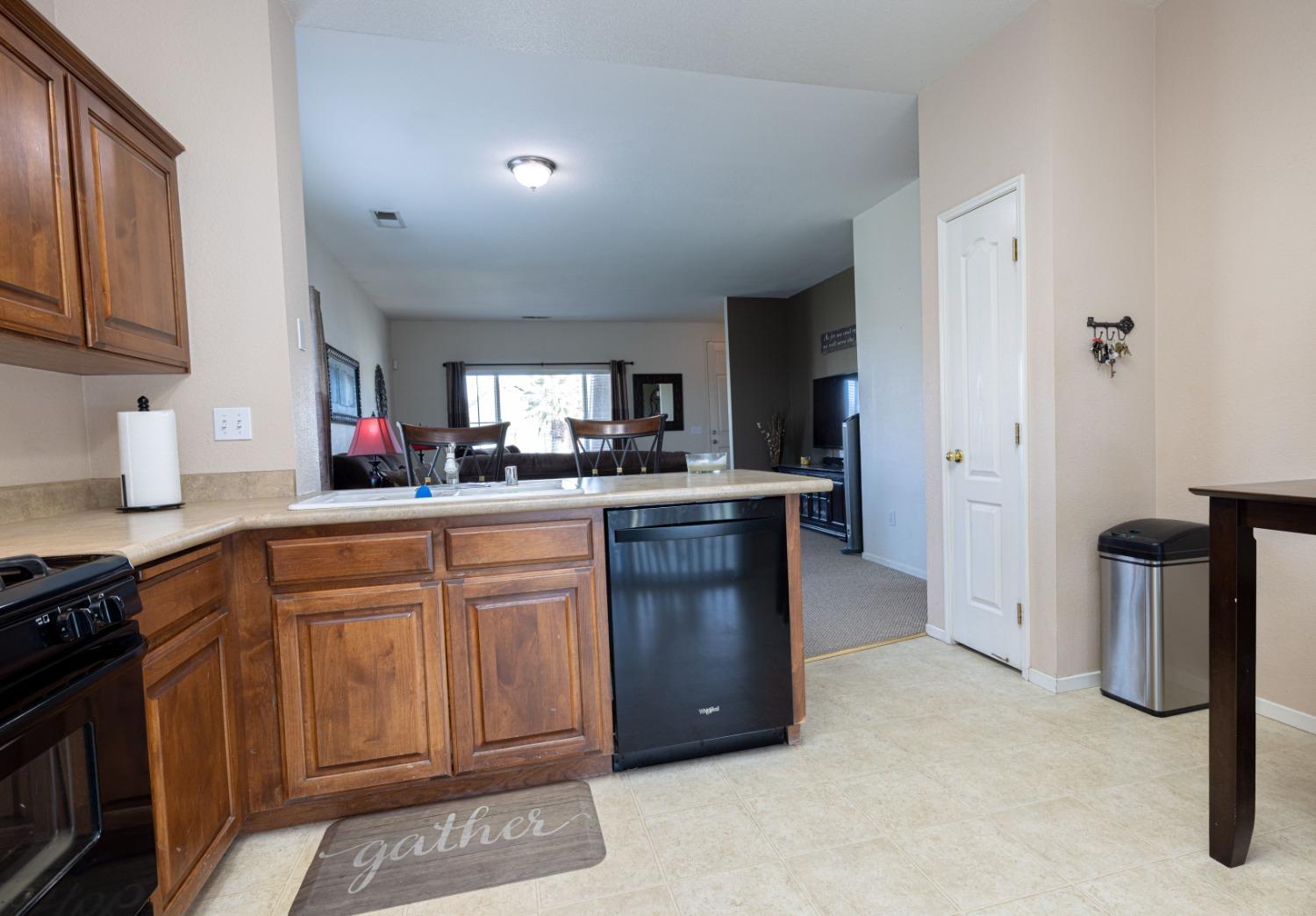 2139 West Rio Hondo Way Hanford, CA 93230 - Photo 10 of 20 Gallery Image 10