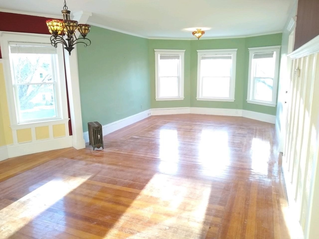 7 Grand Street Reading, MA 01867 - Photo 3 of 28