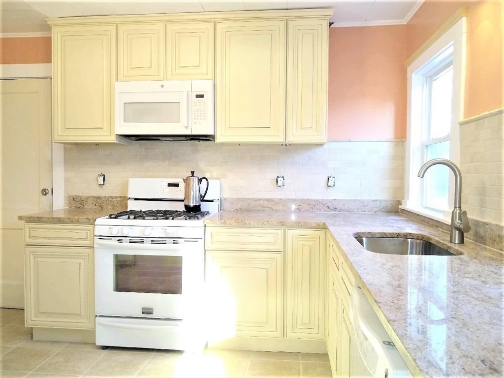 7 Grand Street Reading, MA 01867 - Photo 6 of 28