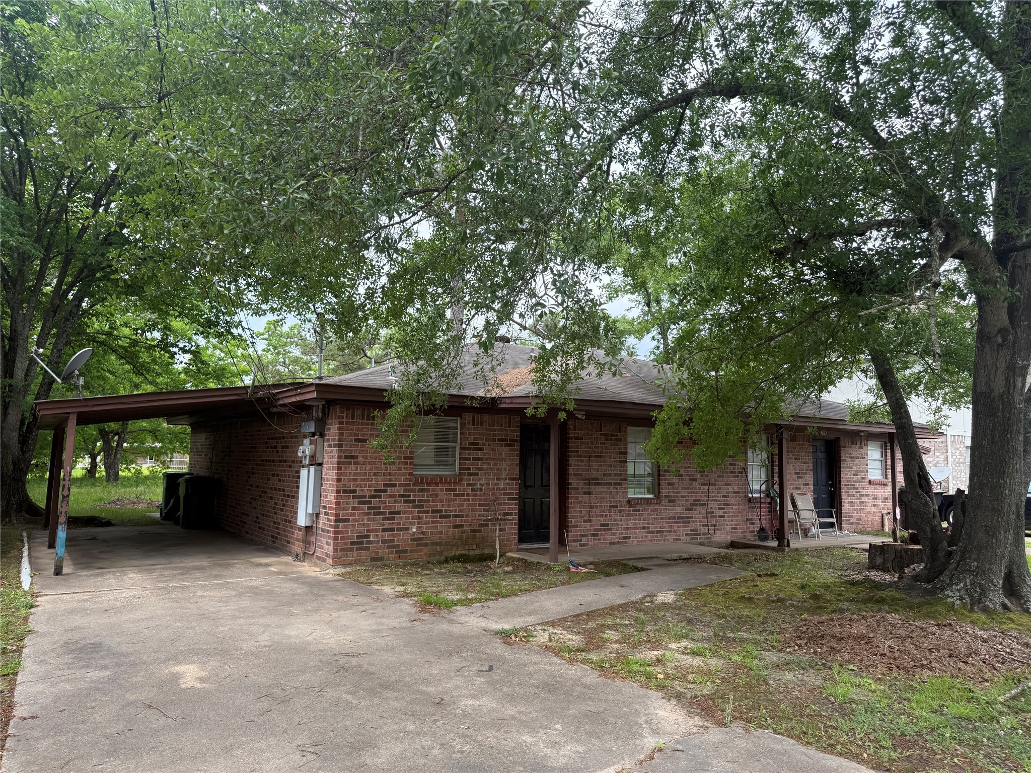 706 Lyle W Avenue, Unit 708 Cleveland, TX 77327 - Photo 8 of 8 a front view of a house with a yard and garage
