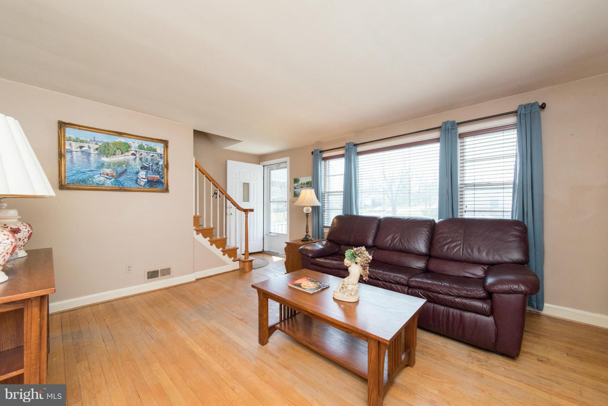 8101 Conduit Road Baltimore, MD 21234 - Photo 3 of 30 Living Room