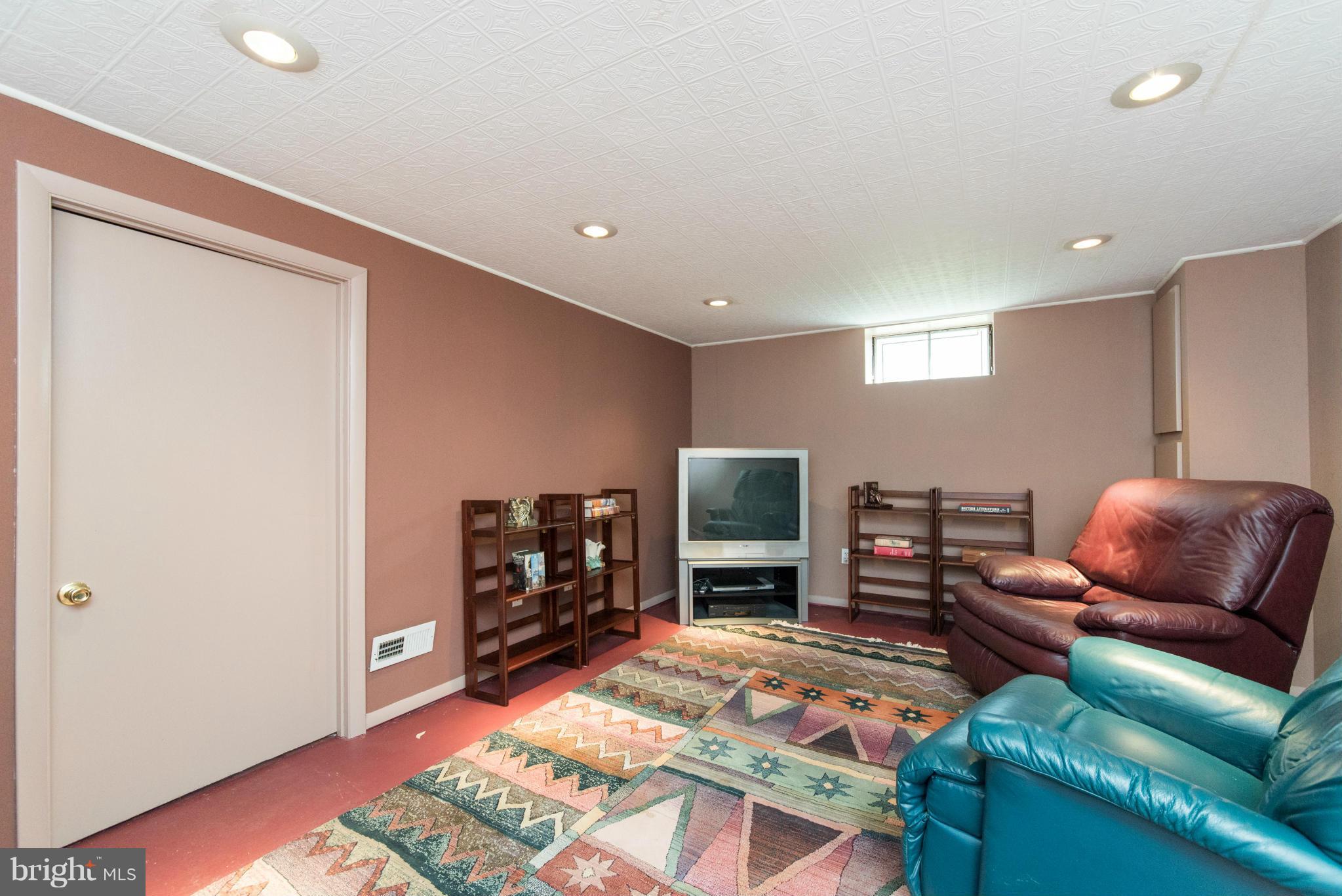 8101 Conduit Road Baltimore, MD 21234 - Photo 23 of 30 Family Room
