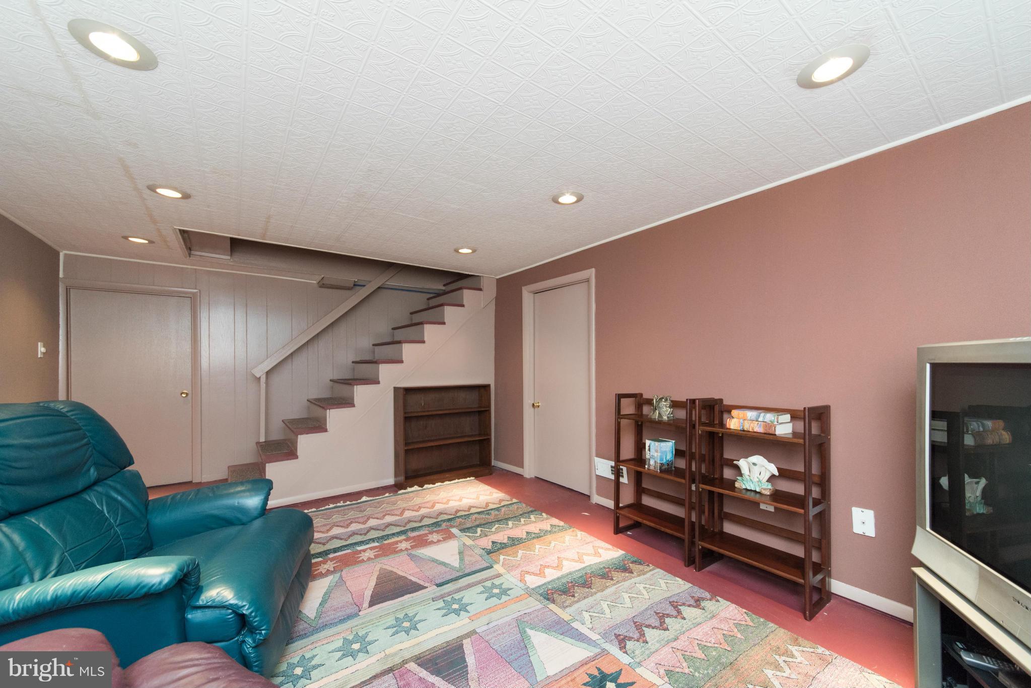 8101 Conduit Road Baltimore, MD 21234 - Photo 24 of 30 Family Room