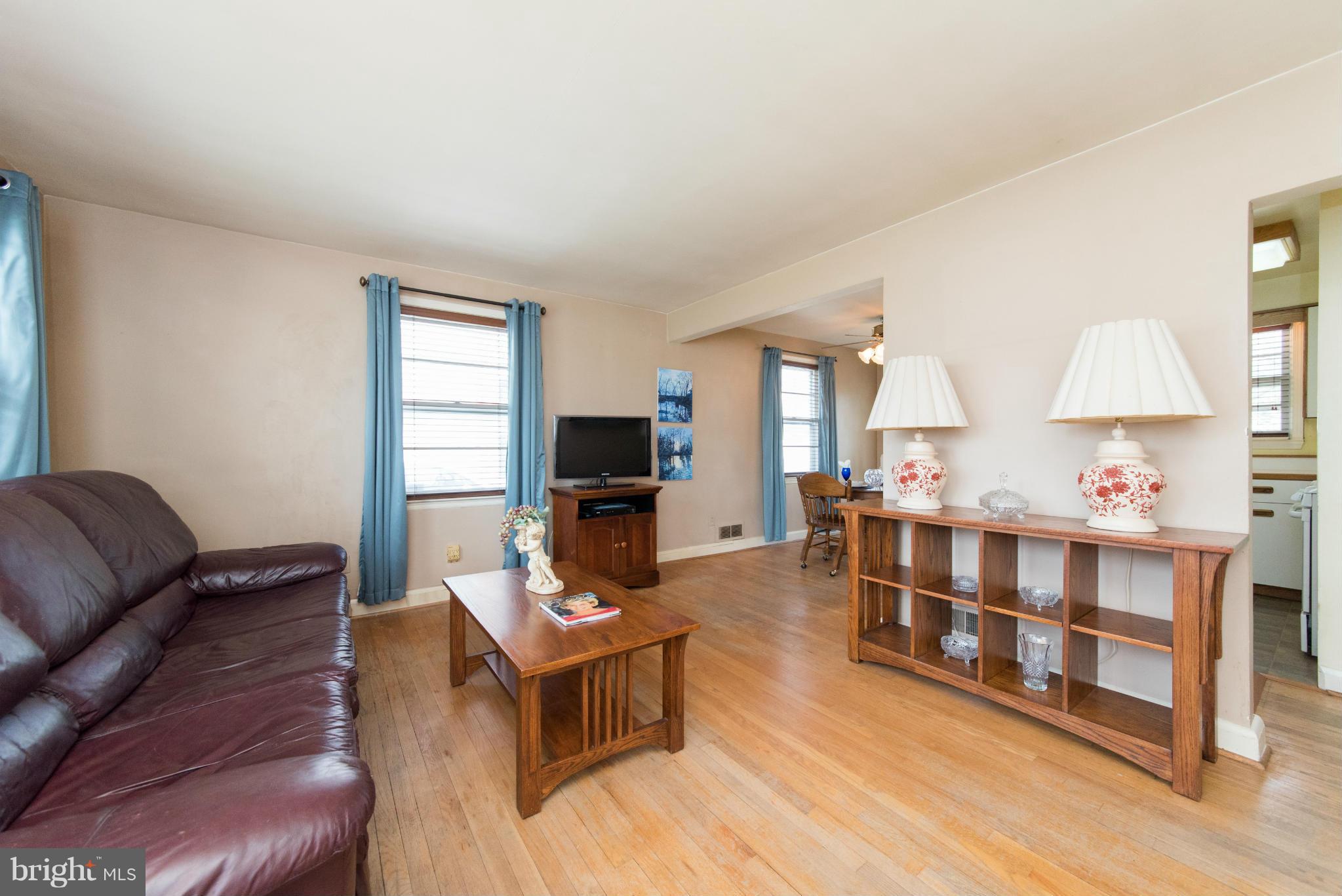 8101 Conduit Road Baltimore, MD 21234 - Photo 4 of 30 Living Room