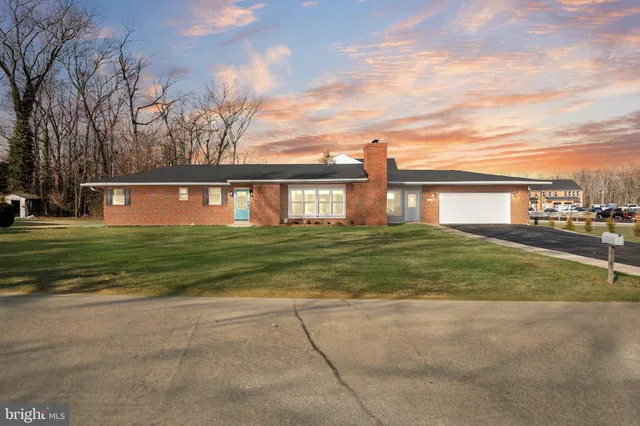 $565,000 | 23 Grandview Avenue, Williamstown, NJ 08094