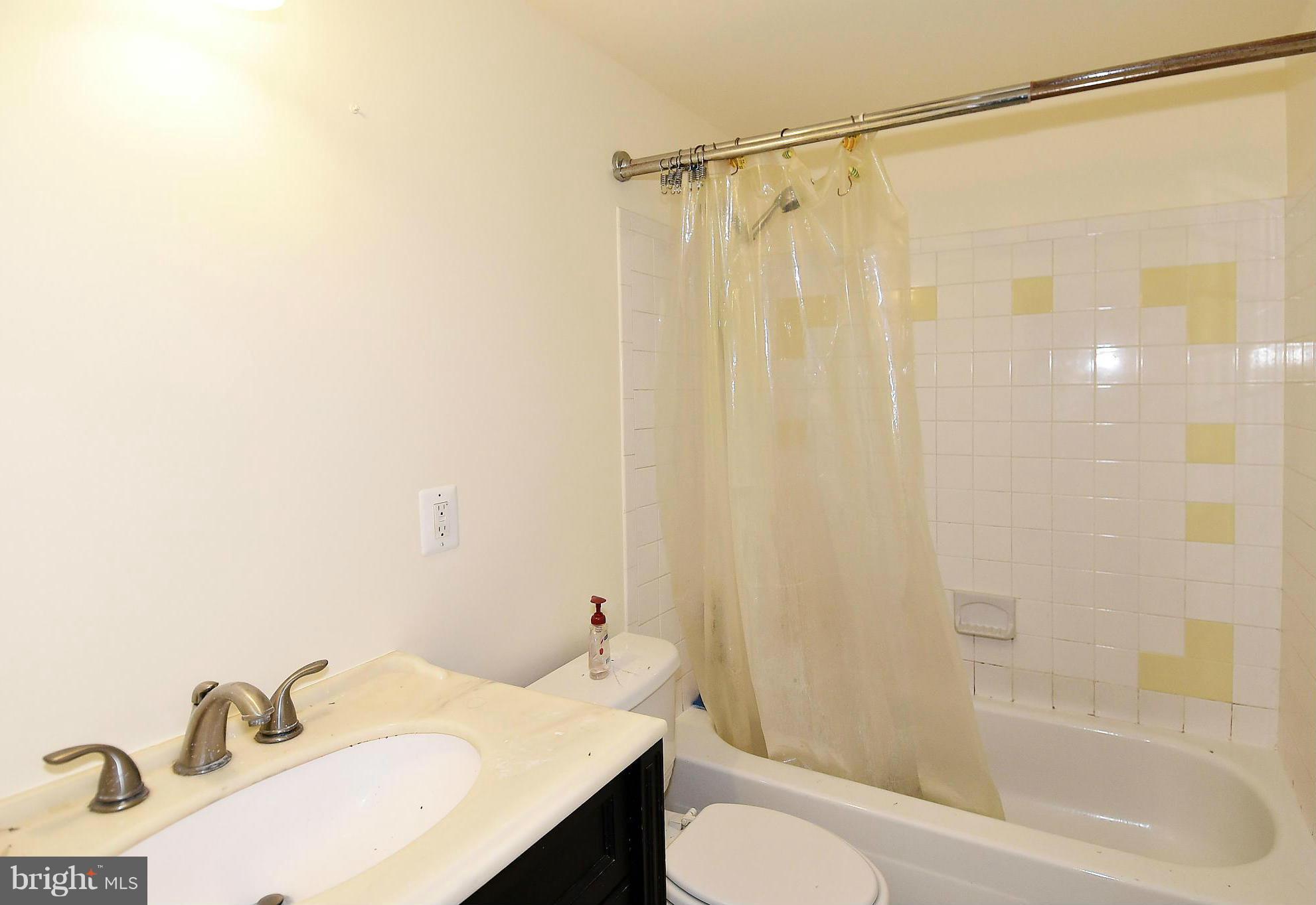 13710 Gilbert Road Woodbridge, VA 22193 - Photo 21 of 26 Bath