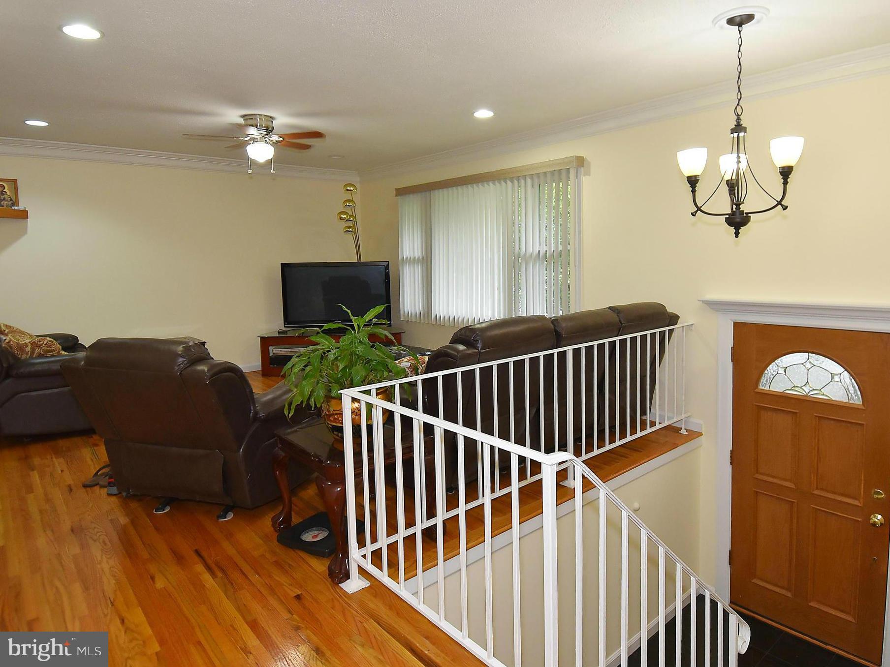 13710 Gilbert Road Woodbridge, VA 22193 - Photo 6 of 26 Living Room