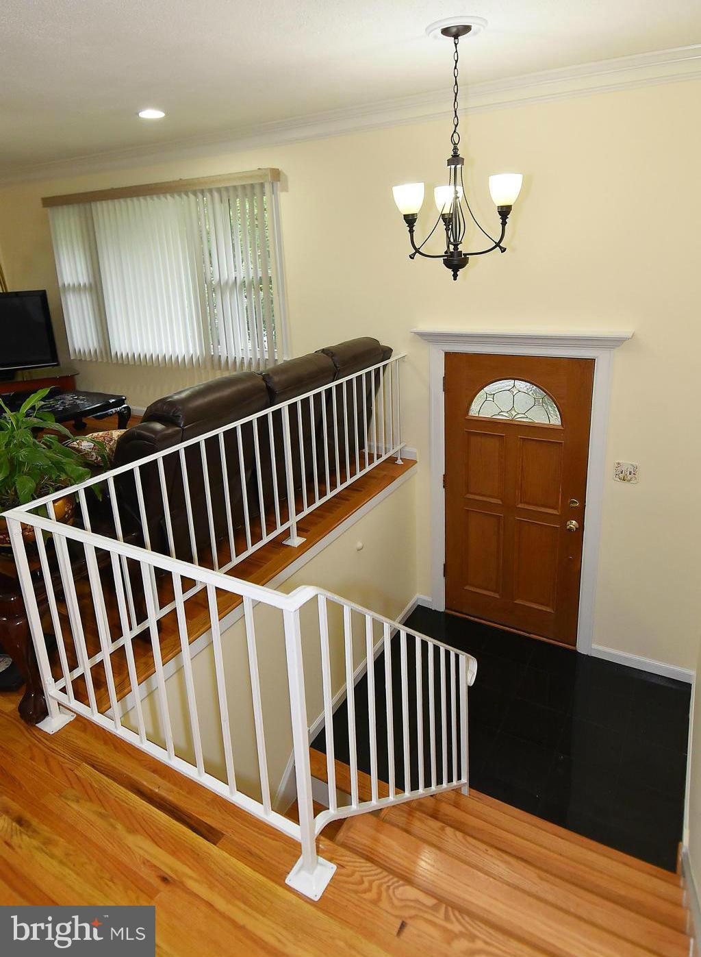 13710 Gilbert Road Woodbridge, VA 22193 - Photo 8 of 26 Interior (General)
