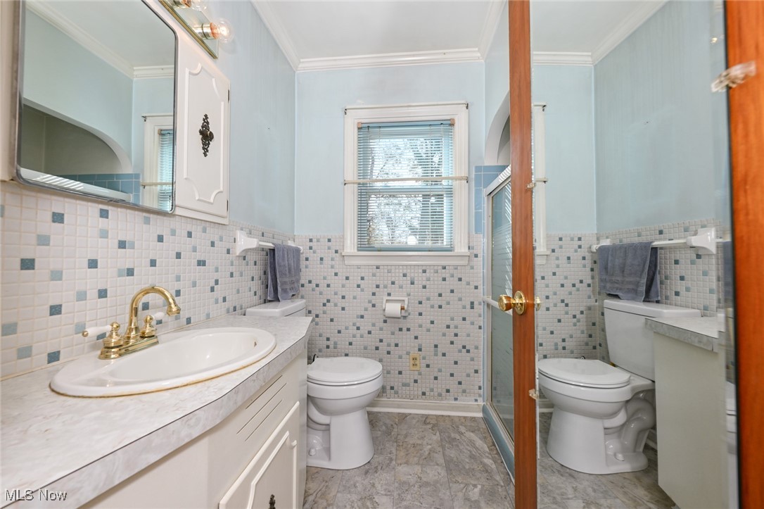 2614 19th Street Northwest Canton, OH 44708 - Photo 17 of 37 Bathroom
