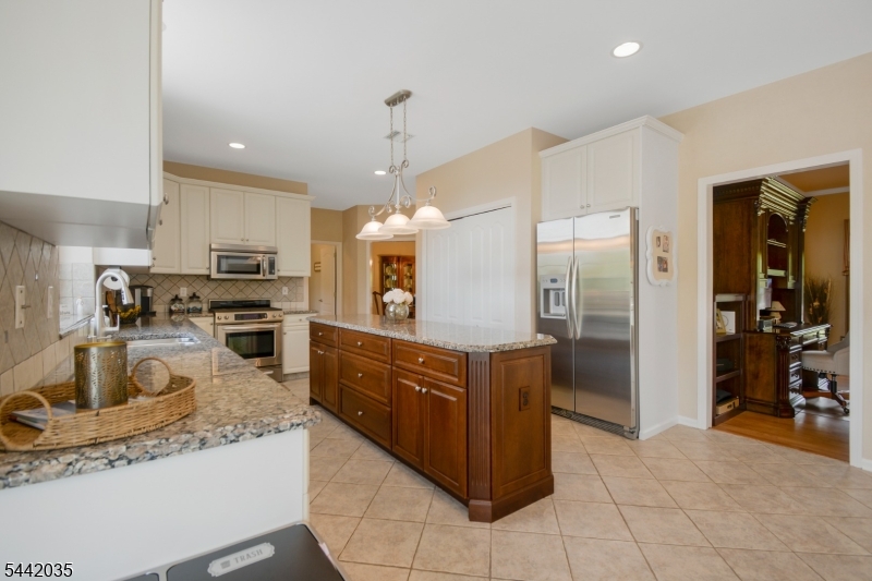 23 Deer Path Hillsborough, NJ 08844 - Photo 12 of 37