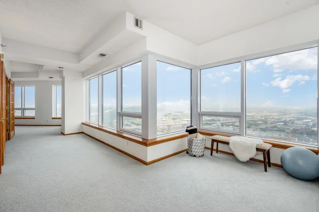 $475,000 | 168 6th Street East, Unit 4302, St. Paul, MN 55101