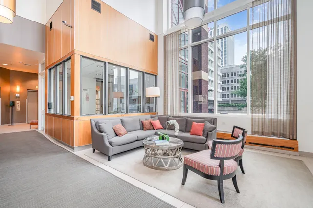 $475,000 | 168 6th Street East, Unit 4302, St. Paul, MN 55101